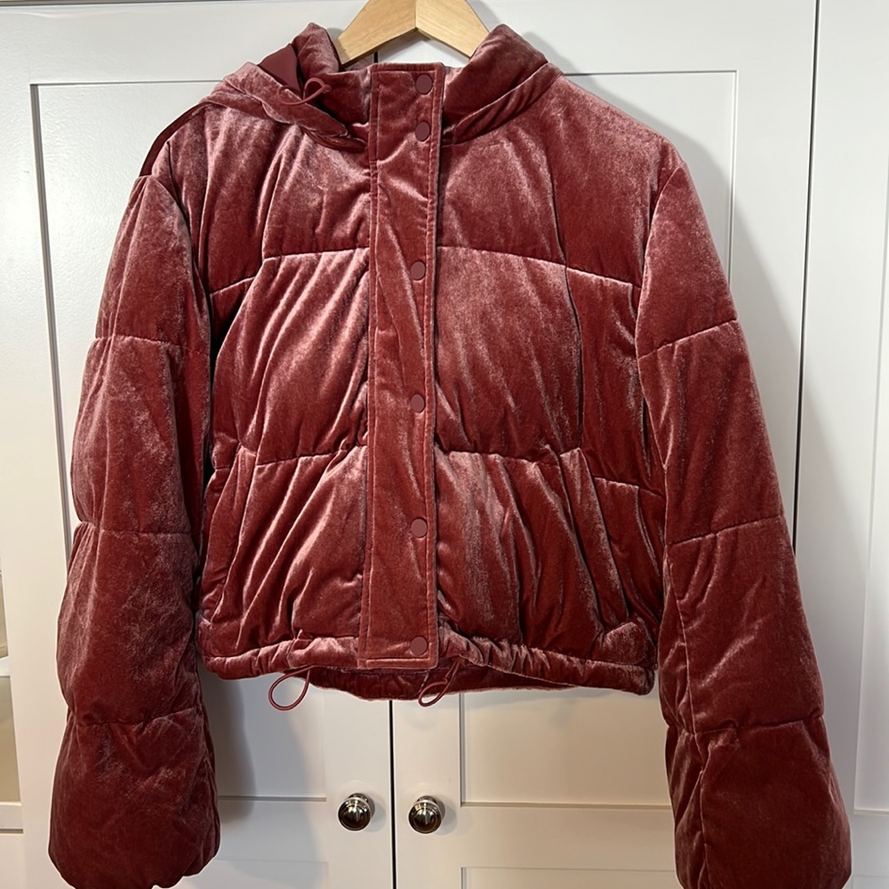 Alo velvet puffer jacket